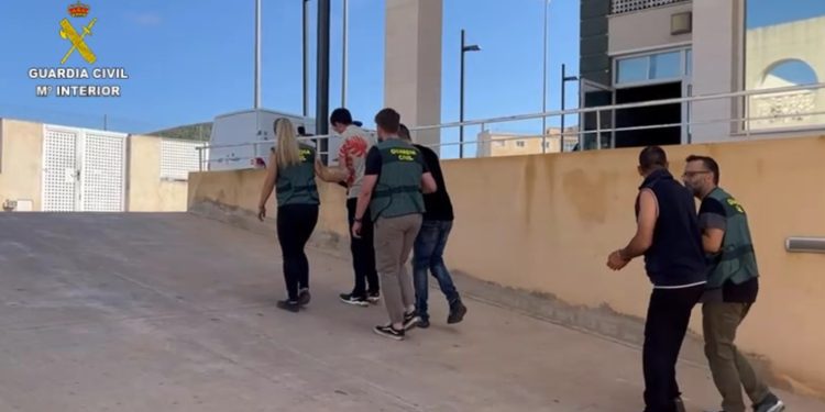 Imagen de archivo de una detención por parte de la Guardia Civil