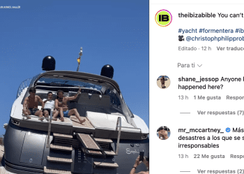 Nueva atracción turística de Formentera: sacarse fotos junto al yate accidentado. Imagen @johannes_haller compartida en varias cuentas de Instagram y TikTok