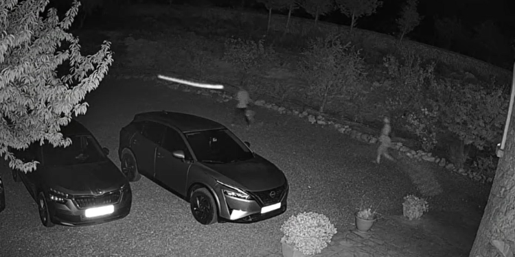 Unas cámaras de seguridad captaron a los ladrones en uno de los robos.