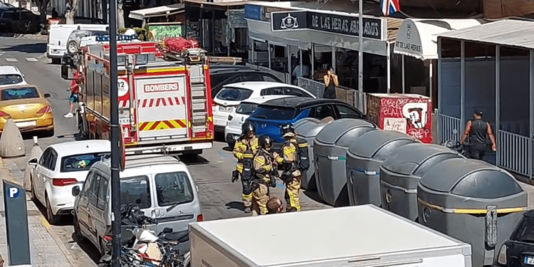 Un momento del operativo desplegado por el escape de gas en una cocina. FOTO: @_sheilocks