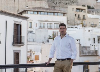 Toni Juan, que firma como Toni Montserrat, en Dalt Vila.