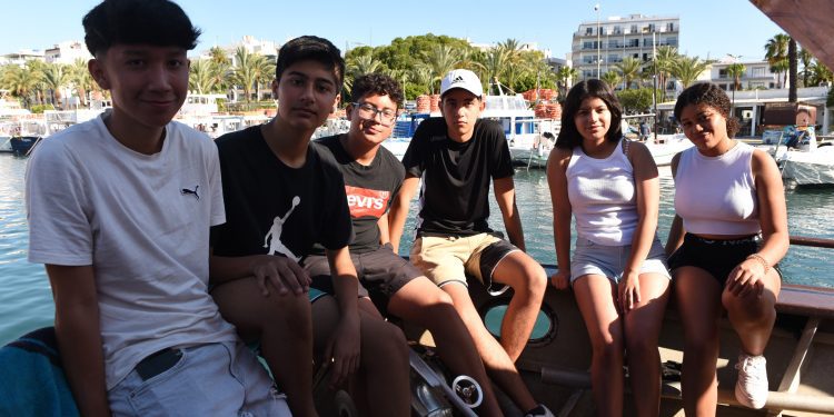 Los seis estudiantes premiados. Foto: Carmen Pi