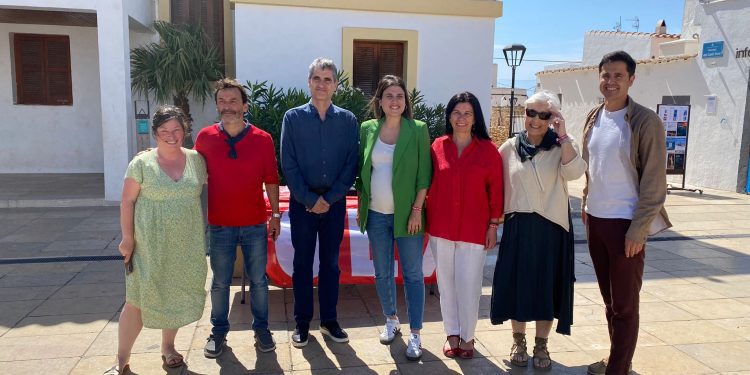 Integrantes del PSOE de Formentera, en un acto reciente previo a las Europeas.