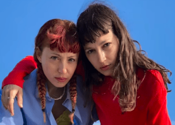 Ursula Corberó y Miranda Makaroff en Formentera. Crédito vídeo Miranda Makaroff Instagram