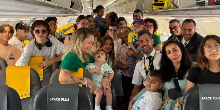 Imagen de familias trasladadas a la isla para disfrutar del descanso. Foto: Vueling