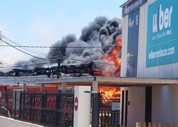 Aspecto de las llamas que devoran Citubo. Fotos Vicent Ribas