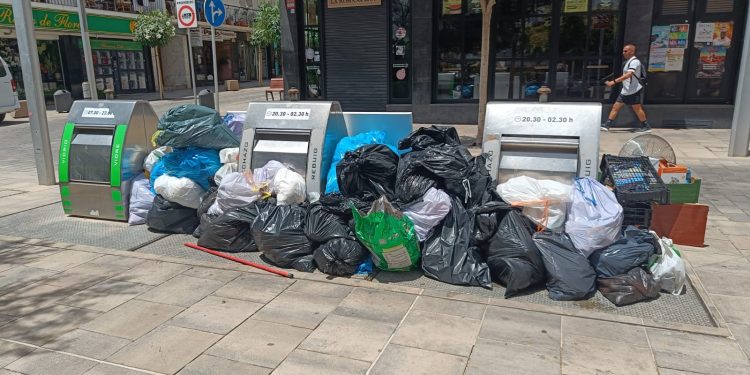 Imagen de hoy domingo de los efectos de la huelga que empezó ayer.