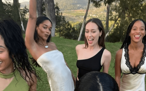 Imagen compartida en sus historias de Instagram por Laura Harrier.