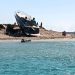 Imagen del barco sobre las dunas.