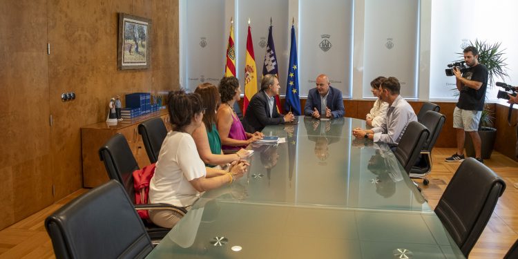 Firma del convenio. Foto: Consell de Ibiza