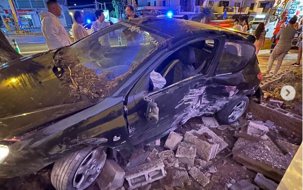 Estado en el que quedó uno de los vehículos. Foto: Policía Local de Ibiza