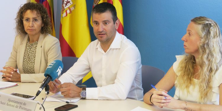 Neus Mateu, Marcos Serra y Maria Ribas, hoy. Foto: Ayuntamiento de Sant Antoni