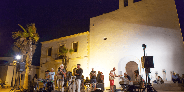 Imagen del cartel de 'Música a les places'.