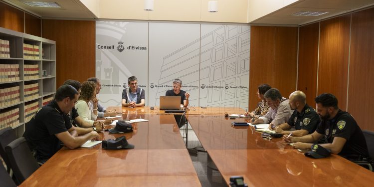 Un momento de la reunión celebrada hoy. FOTO: Consell dEivissa