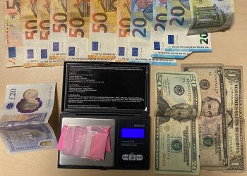 Dinero y droga intervenida al individuo. Imagen Policía Local de Ibiza.