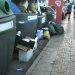 Basura acumulada fuera de los contenedores. Fotos: PSOE de Sant Antoni