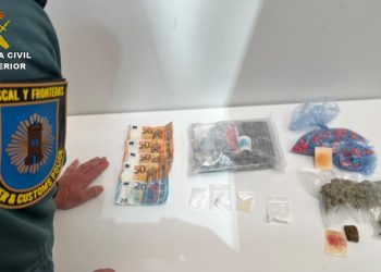 Droga y dinero incautados. Imagen Guardia Civil