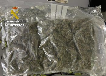 La marihuana que llevaba encima el pasajero y que el can detectó.