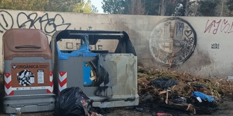 Contendor quemado en Platges de Comte. Foto: Ayuntamiento de Sant Josep