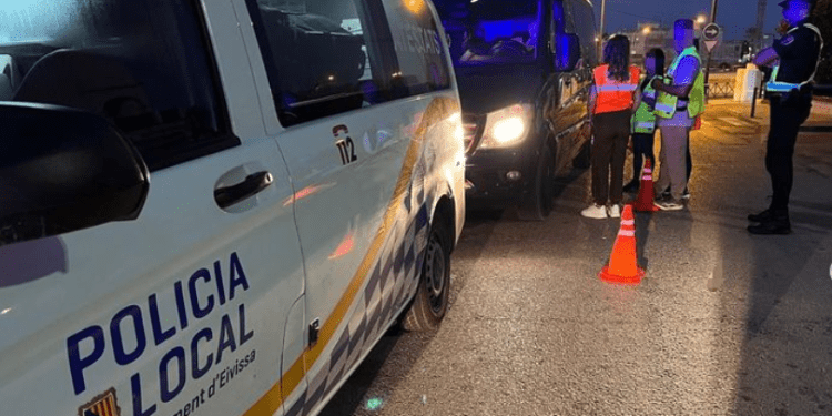Control de la Policía Local de Ibiza en una imagen de sus redes sociales