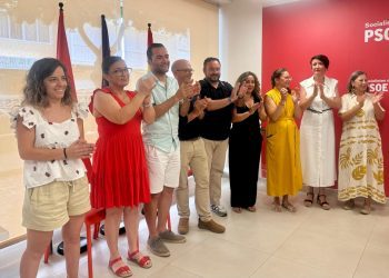 Elena López Bonet, segunda por la derecha, junto a su ejecutiva.