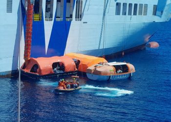 Operativo de rescate del ferri Tenacia de GNV.