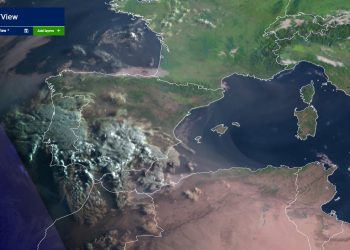 Imagen de la Aemet en la que se aprecia el polvo en suspensión sobre las islas.