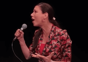 La chica relata su anécdota bochornosa en DC10 Ibiza.