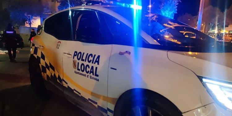 Coche de la Policía local de Ibiza en una imagen de archivo.