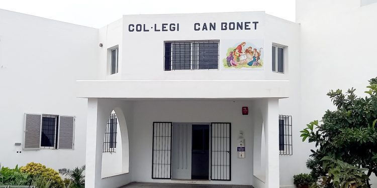 Fachada del colegio Can Bonet.