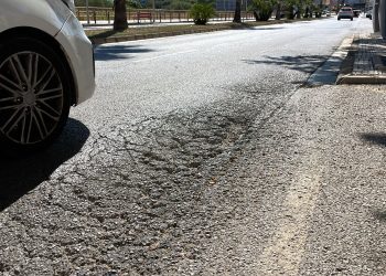 Imágenes del estado del asfalto en varios puntos de la ciudad de Ibiza facilitadas por el PSOE.