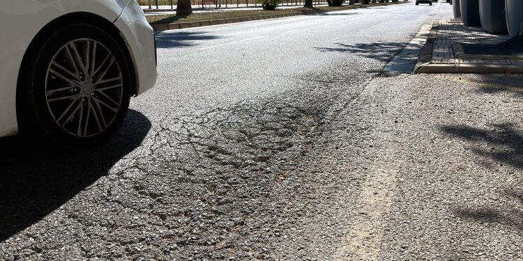 Imágenes del estado del asfalto en varios puntos de la ciudad de Ibiza facilitadas por el PSOE.