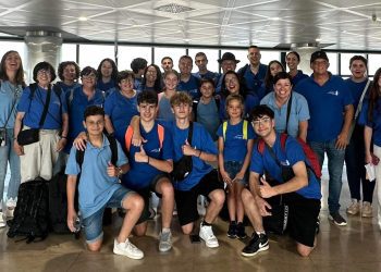 Miembros de la Colla de Vila, durante el desplazamiento hacia Portugal. Foto: Associació Cultural Colla de Vila