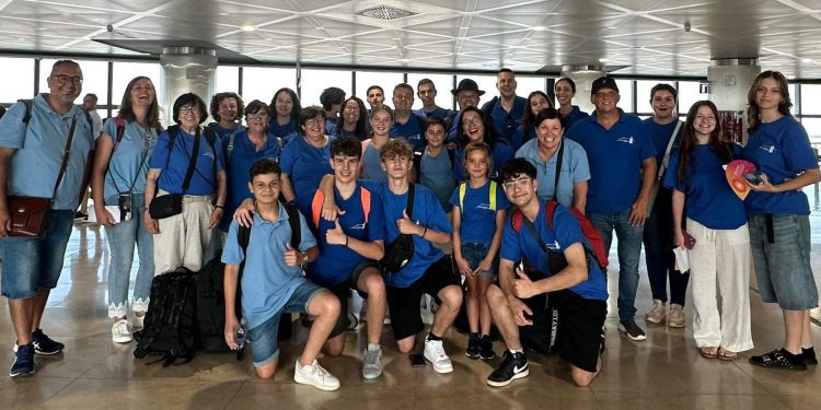 Miembros de la Colla de Vila, durante el desplazamiento hacia Portugal. Foto: Associació Cultural Colla de Vila