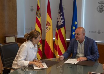 Firma del convenio. Foto: Consell de Ibiza