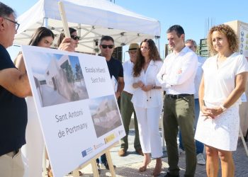 Visita a las obras de la escoleta. Foto: Ayuntamiento de Sant Antoni