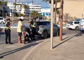 Uno de los controles de la Policía Local de Ibiza.
