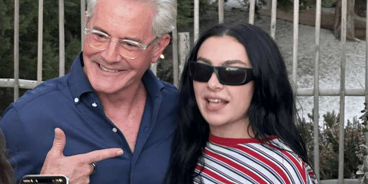 Kyle McLachlan junto a Charli XCX, ayer en Ibiza.