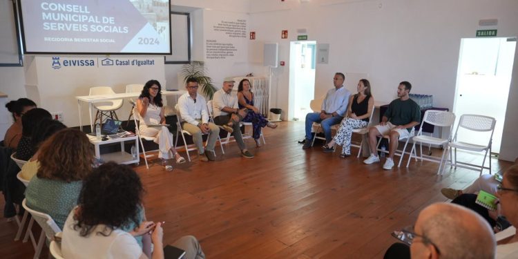 Presentación de la memoria en el Consell d'Acció Municipal. Foto: Ayuntamiento de Ibiza