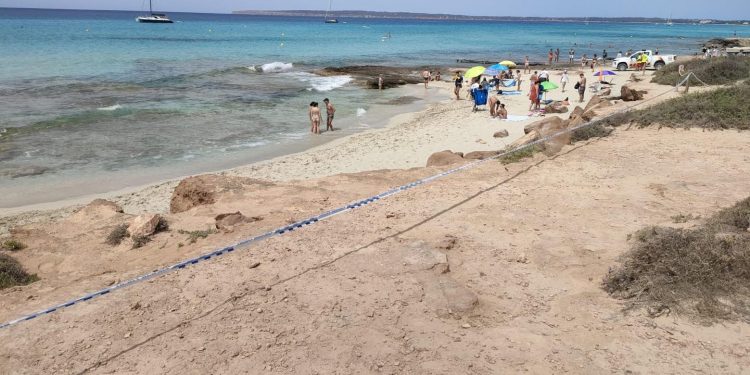 Foto de archivo de la playa de Migjorn.