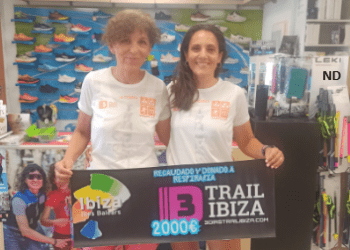 La directora de 3 Días Trail Ibiza, Fátima Blázquez, con Silvia Cerdán de Respiralia.