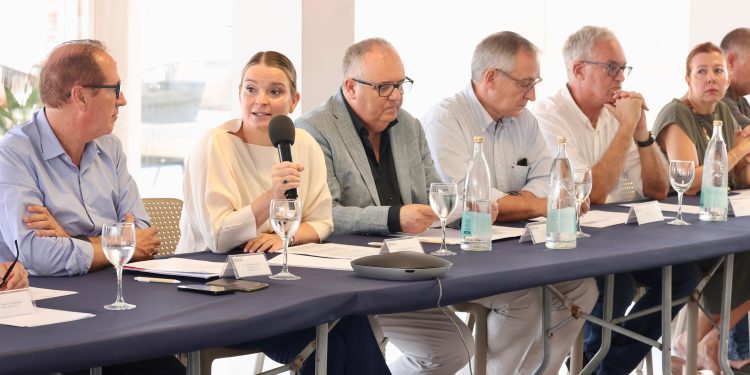 Marga Prohens, con el sector náutico.