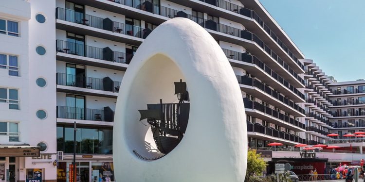 Los hechos han sucedido en un hotel en la entrada de Sant Antoni. Imagen de Visit Sant Antoni