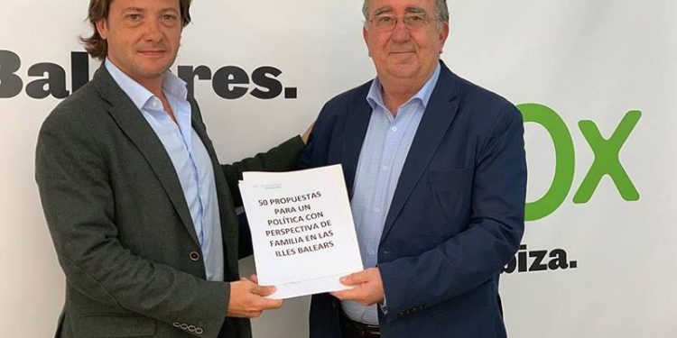 Agustín Buades, a la derecha de la imagen.