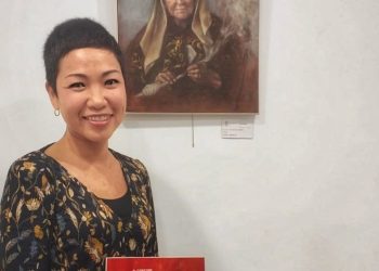 Aphon en una imagen de sus redes, tras recoger un premio de Pintura Rápida de Santa Eulària.