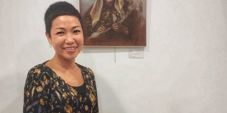 Aphon en una imagen de sus redes, tras recoger un premio de Pintura Rápida de Santa Eulària.