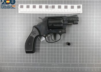 Arma de fuego (detonadora) empleada en el altercado en Ibiza.
