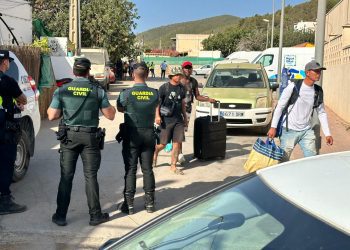 Desalojados de Can Rova el pasado 31 de julio. Foto Noudiari
