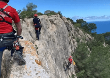Imagen de archivo de un rescate de los bomberos en esa zona del norte de la isla.