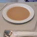 Un plato de puré de pescado de bote servido como plato único de cena, tal y como denunciaron familiares de la persona residente hace solo unos días. Foto Laura Serra